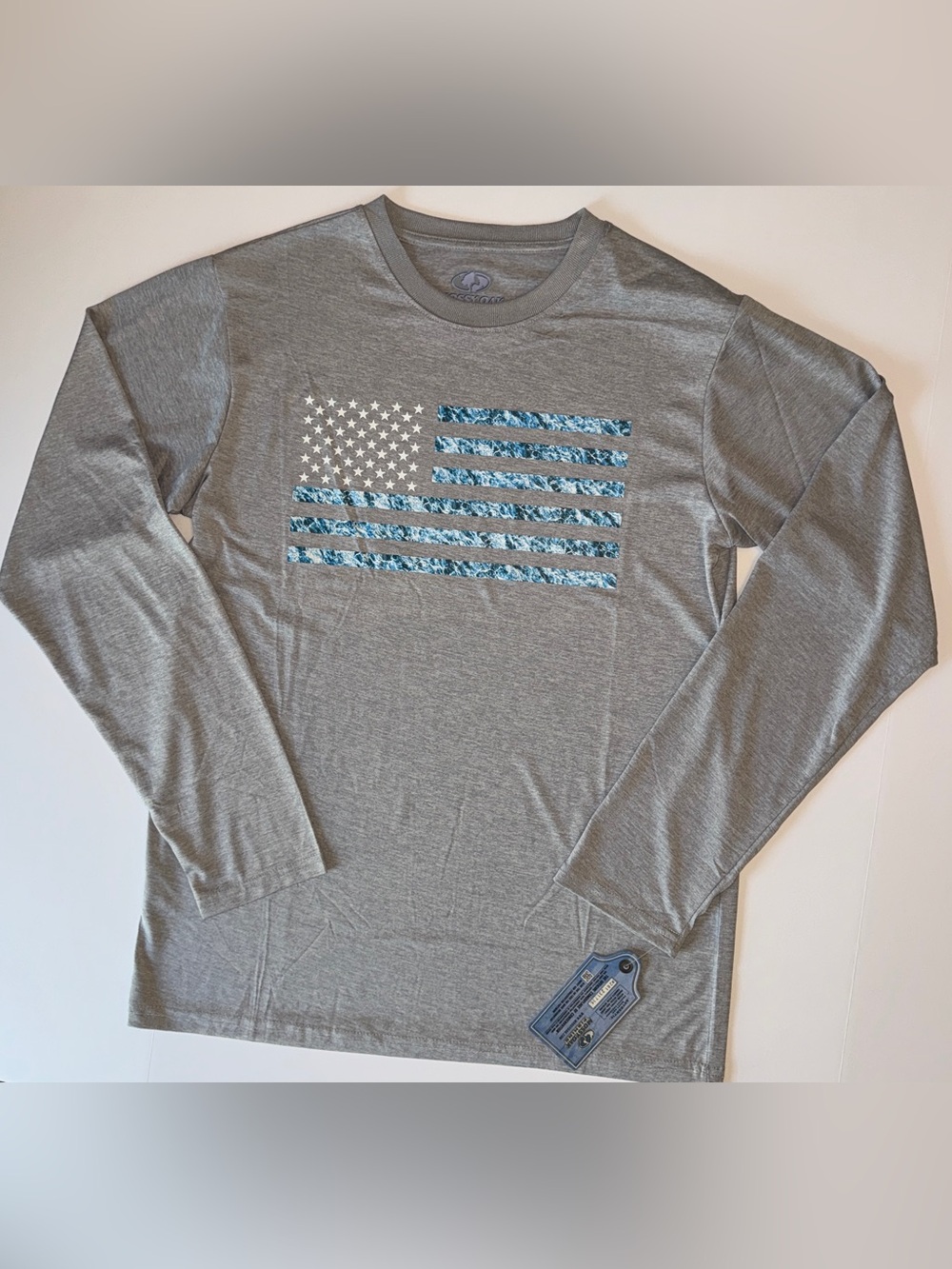 Brand new Mens Mossy Oak Gray Long Sleeve with Blue Camo American Flag